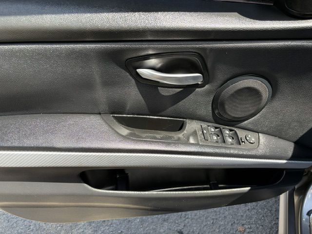 2009 BMW 3 Series Image 12