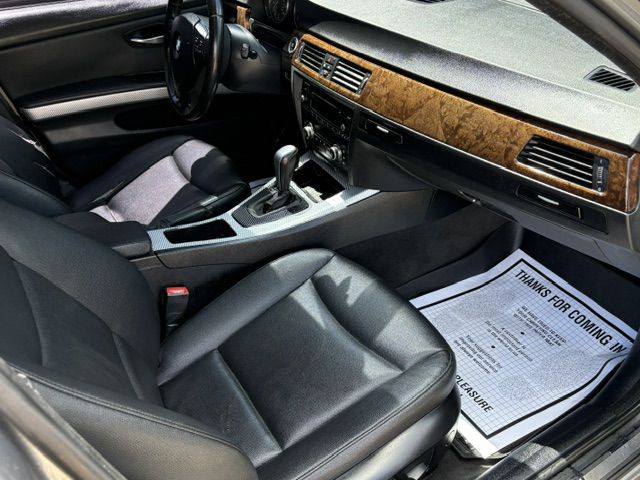 2009 BMW 3 Series Image 17