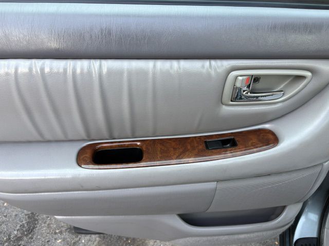 2001 Toyota Avalon Image 16