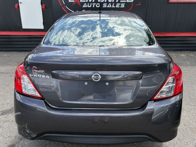 2015 Nissan Versa Image 9