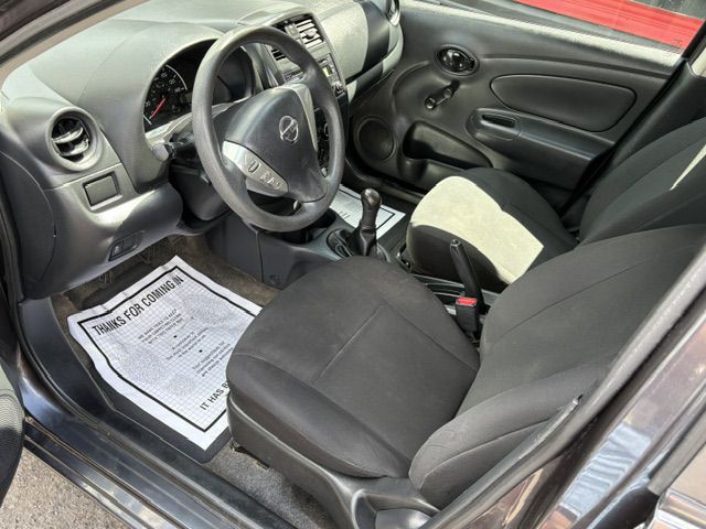 2015 Nissan Versa Image 11