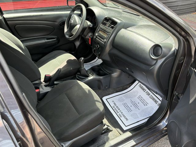 2015 Nissan Versa Image 17