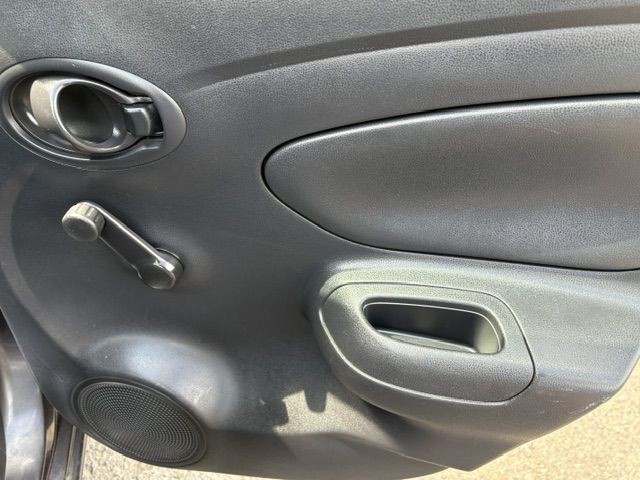 2015 Nissan Versa Image 22