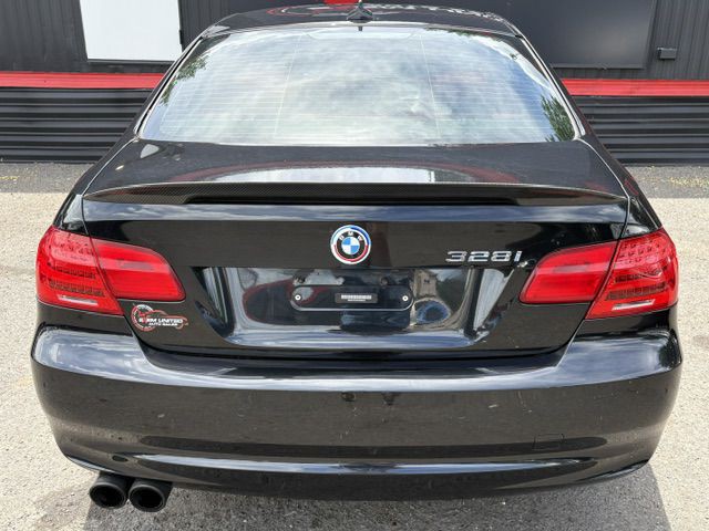 2013 BMW 3 Series Image 3