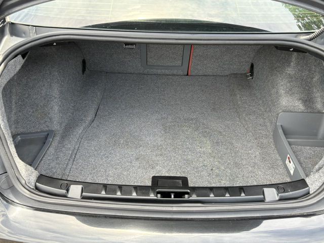 2013 BMW 3 Series Image 9