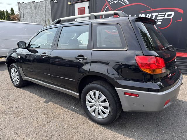 2003 Mitsubishi Outlander Image 4