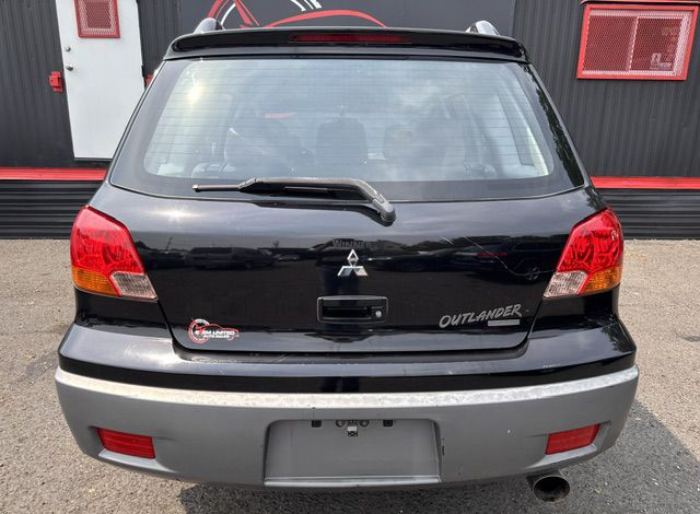 2003 Mitsubishi Outlander Image 9