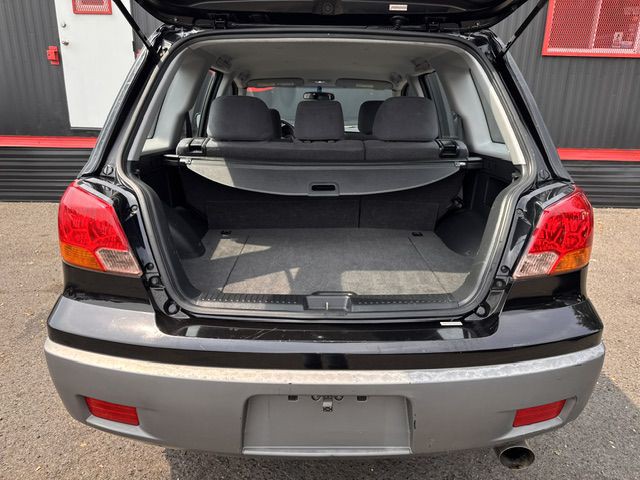 2003 Mitsubishi Outlander Image 10