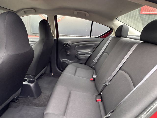2016 Nissan Versa Image 14