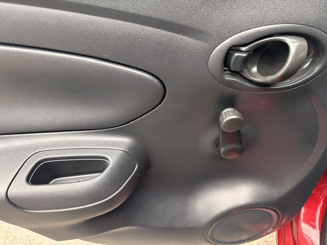 2016 Nissan Versa Image 15