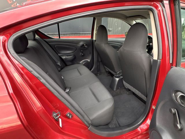 2016 Nissan Versa Image 19