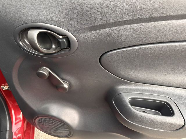 2016 Nissan Versa Image 21
