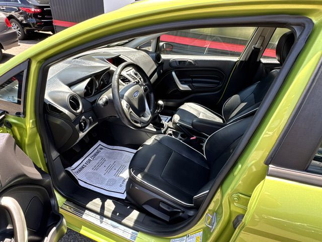 2013 Ford Fiesta Image 11