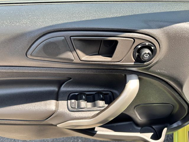 2013 Ford Fiesta Image 13