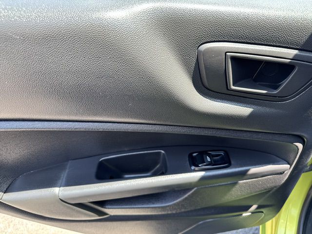 2013 Ford Fiesta Image 16