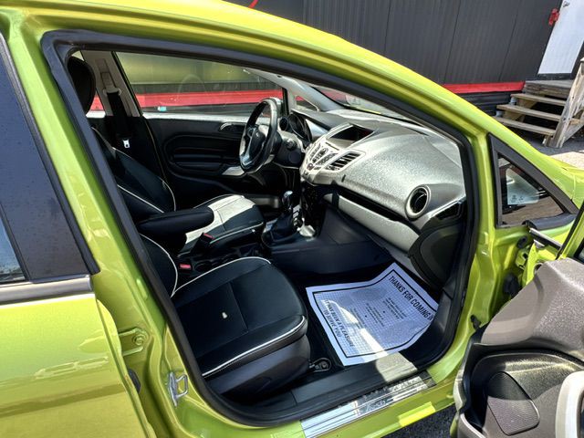 2013 Ford Fiesta Image 17
