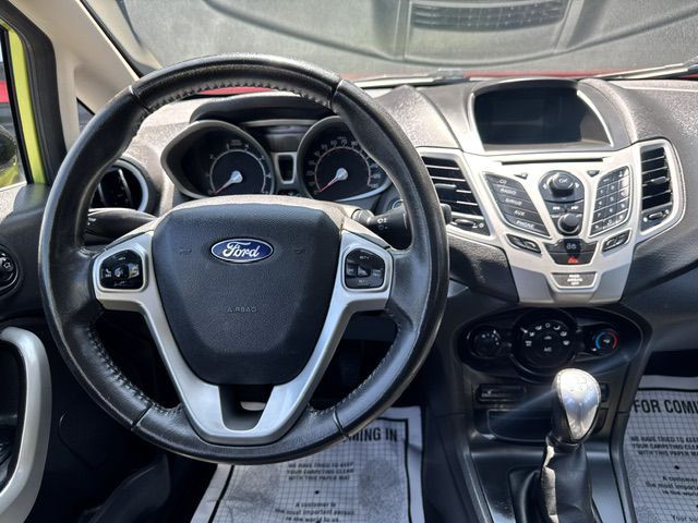 2013 Ford Fiesta Image 24