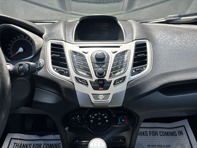 2013 Ford Fiesta Image 26