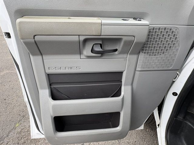 2013 Ford Econoline Image 7