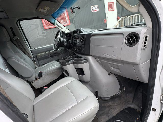 2013 Ford Econoline Image 9