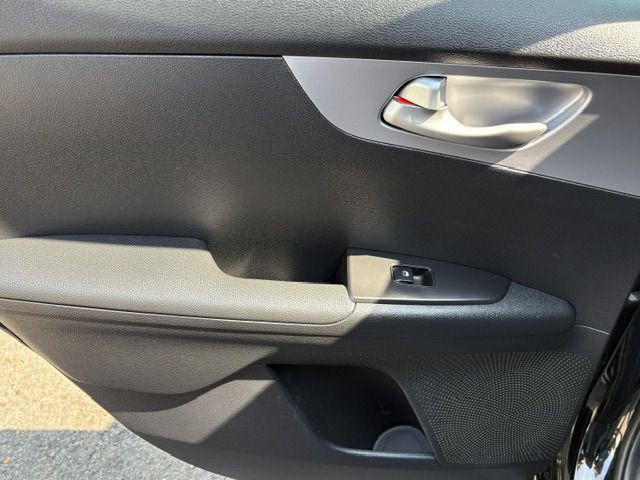 2023 Kia Forte Image 16