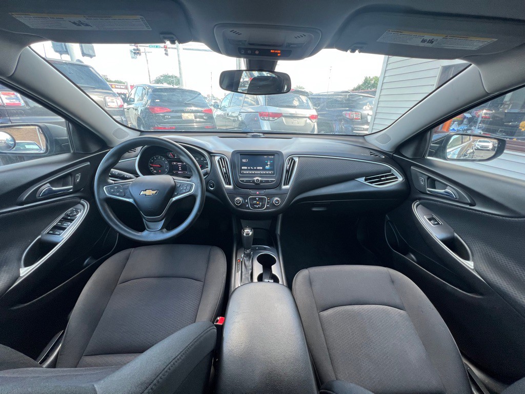 2018 Chevrolet Malibu Image 11