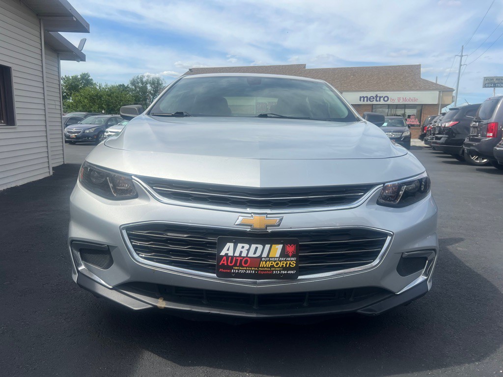 2016 Chevrolet Malibu Image 2