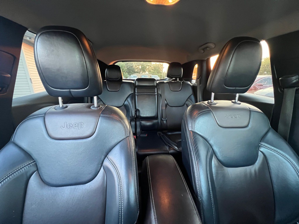 2017 Jeep Cherokee Image 16