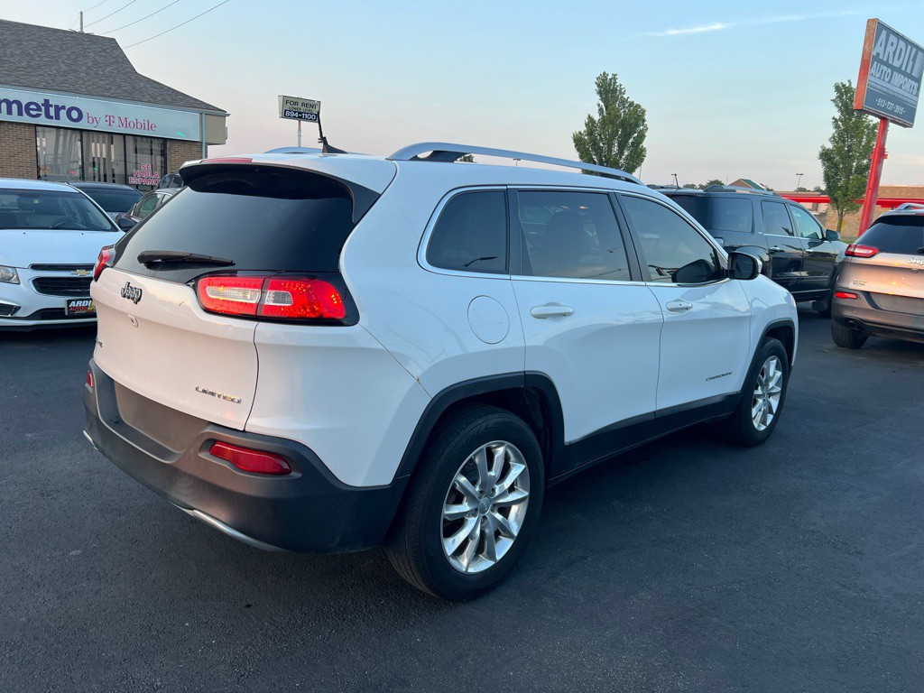 2017 Jeep Cherokee Image 18