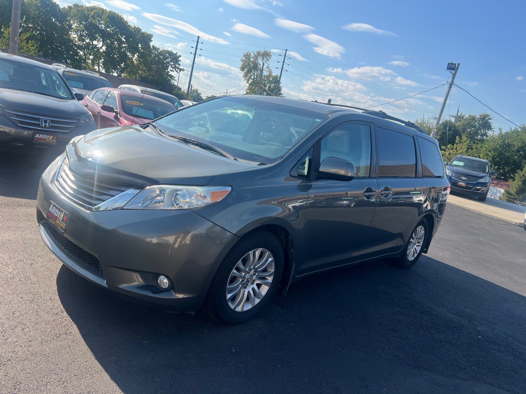 2012 Toyota Sienna Image 4