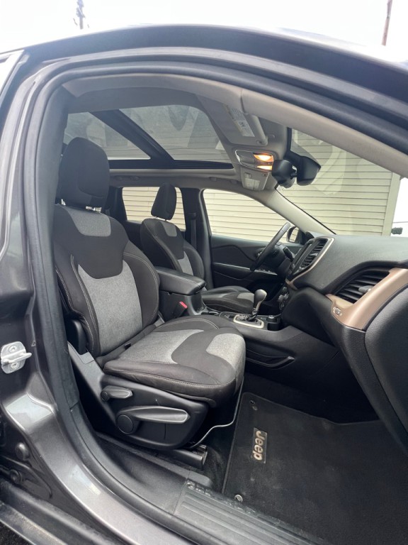 2014 Jeep Cherokee Image 16