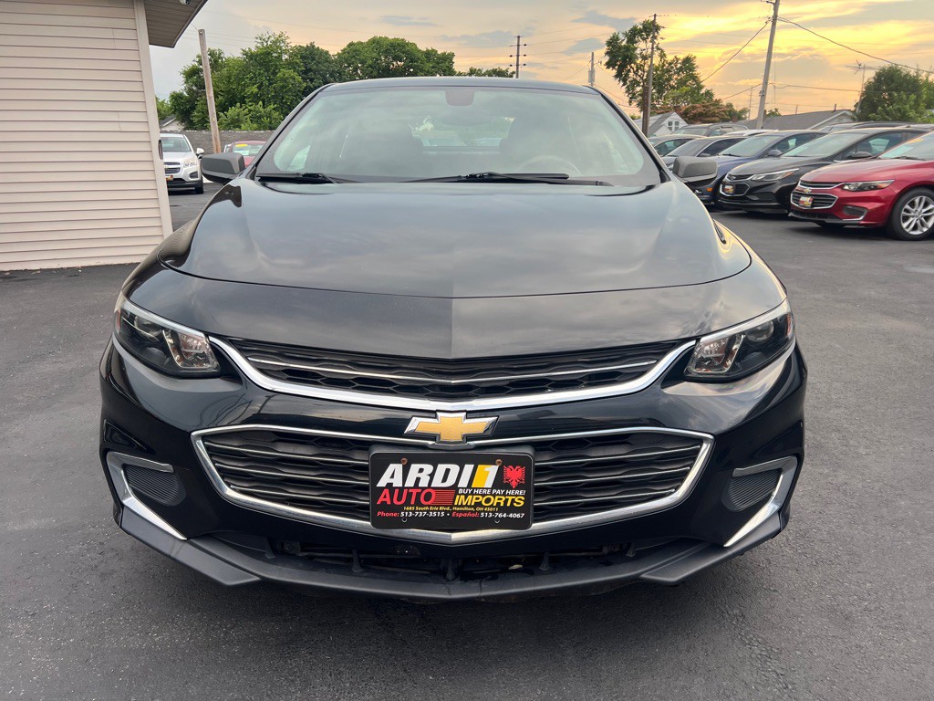 2017 Chevrolet Malibu Image 2