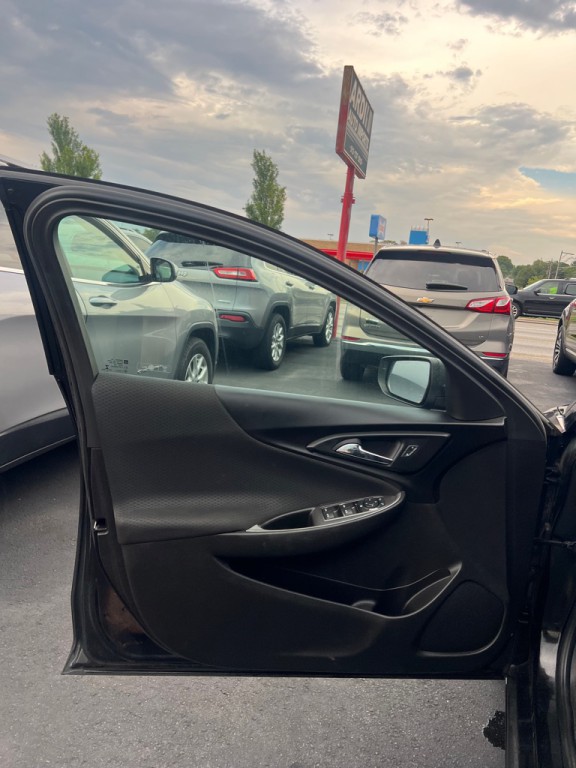 2017 Chevrolet Malibu Image 6