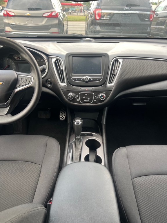 2017 Chevrolet Malibu Image 9