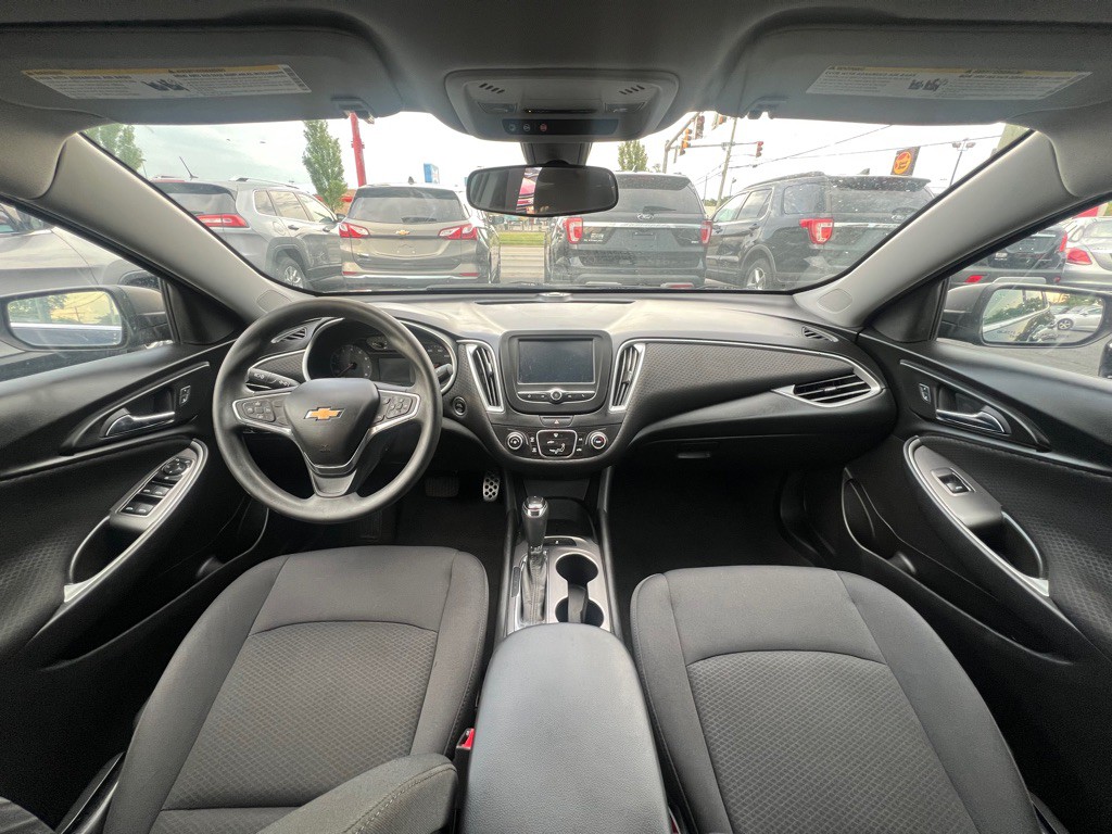 2017 Chevrolet Malibu Image 10