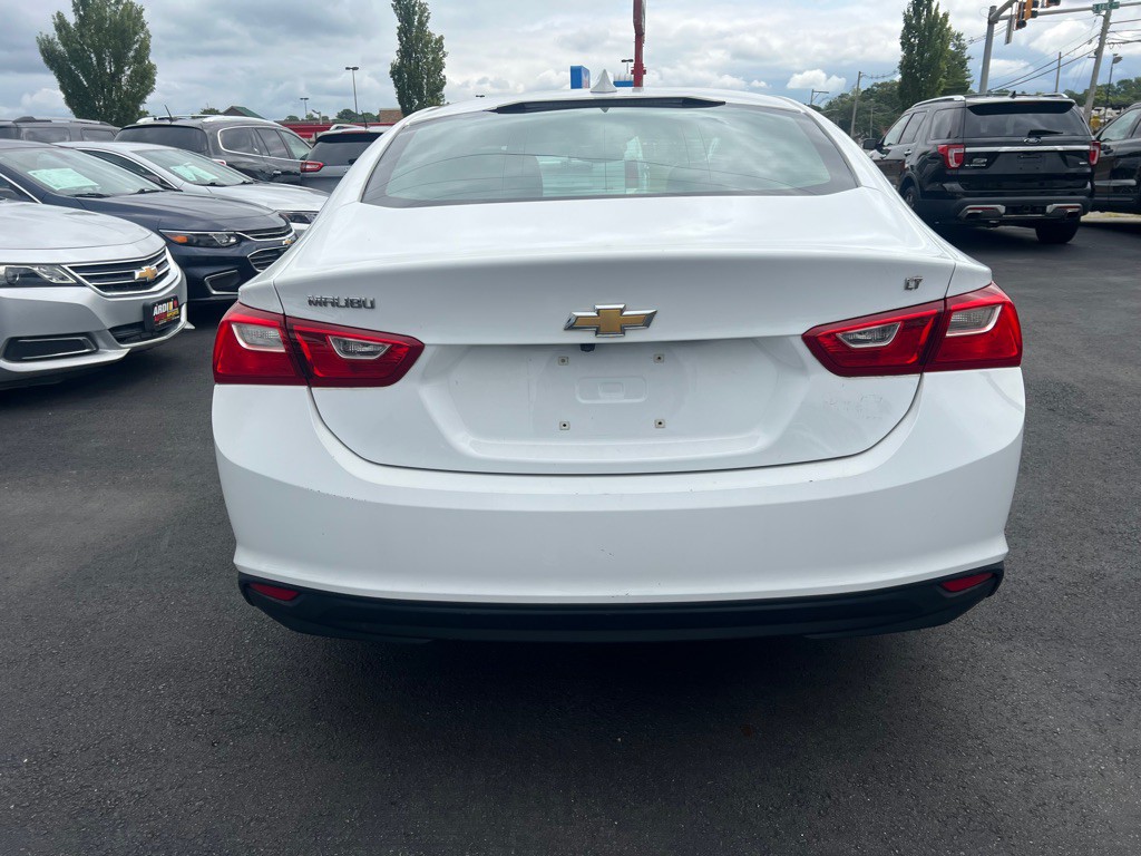 2018 Chevrolet Malibu Image 18