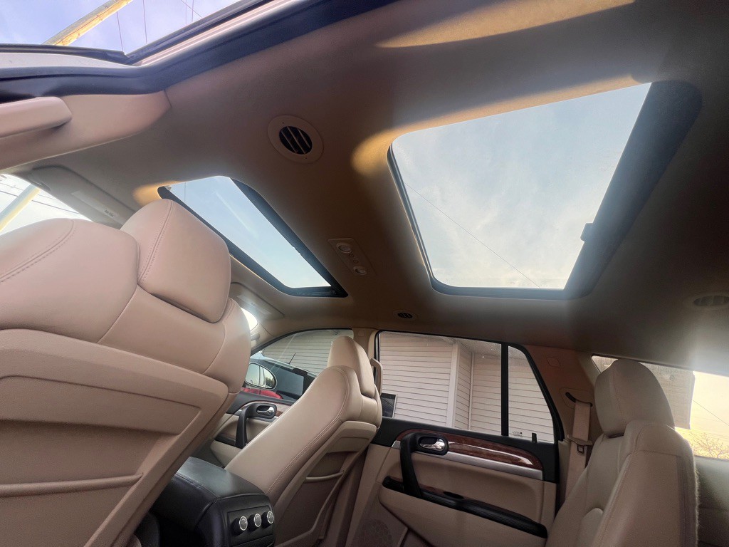 2011 Buick Enclave Image 12