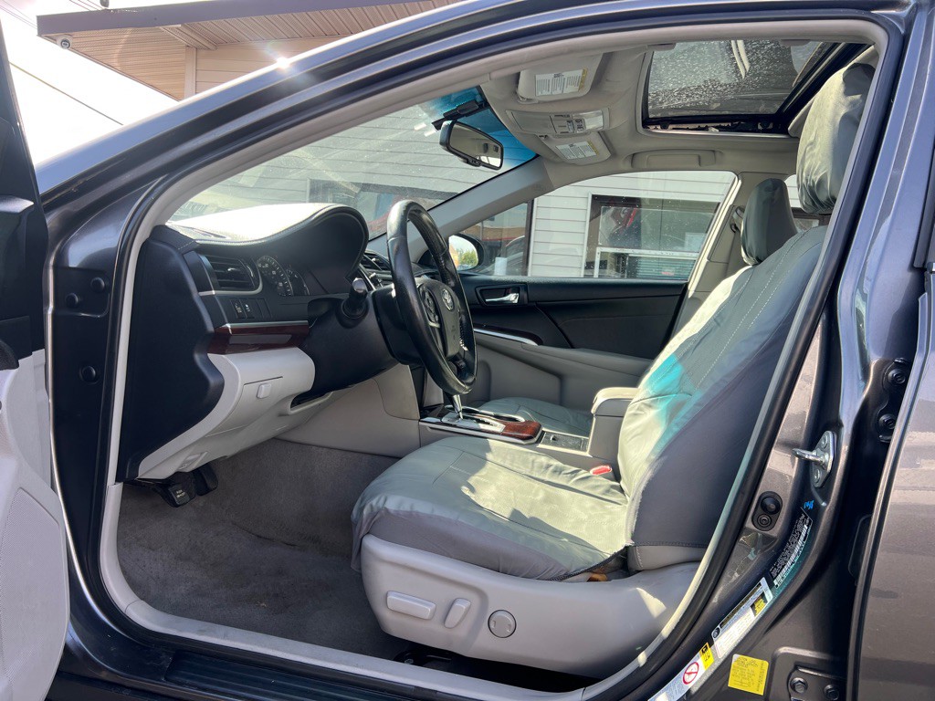 2014 Toyota Camry Image 5