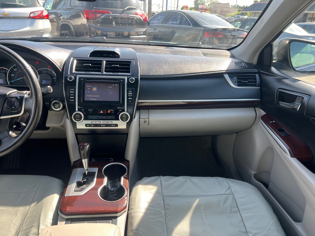 2014 Toyota Camry Image 8