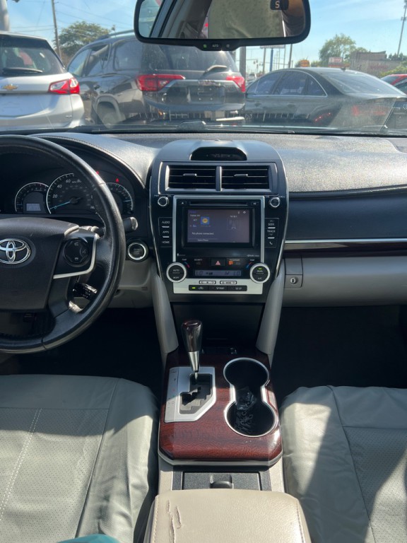 2014 Toyota Camry Image 9