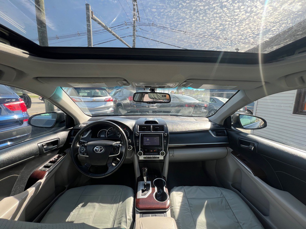 2014 Toyota Camry Image 10