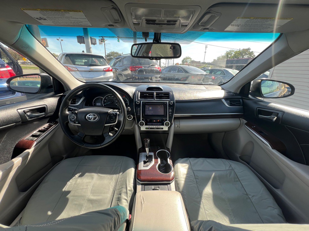 2014 Toyota Camry Image 12