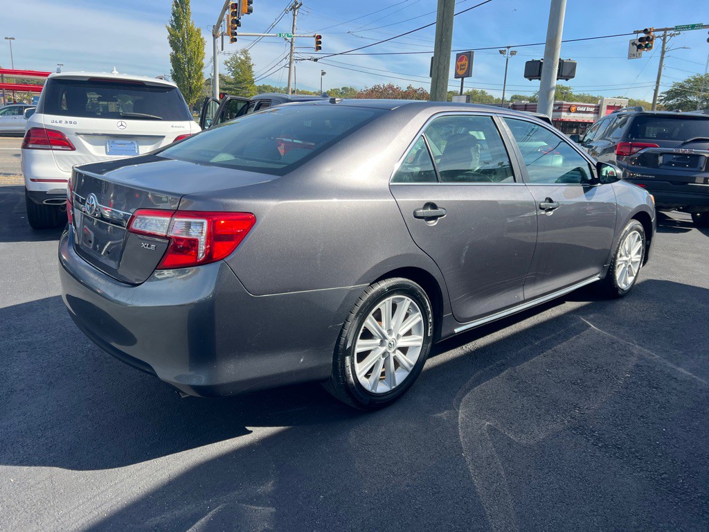 2014 Toyota Camry Image 15