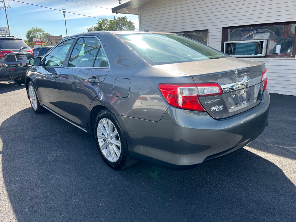 2014 Toyota Camry Image 16