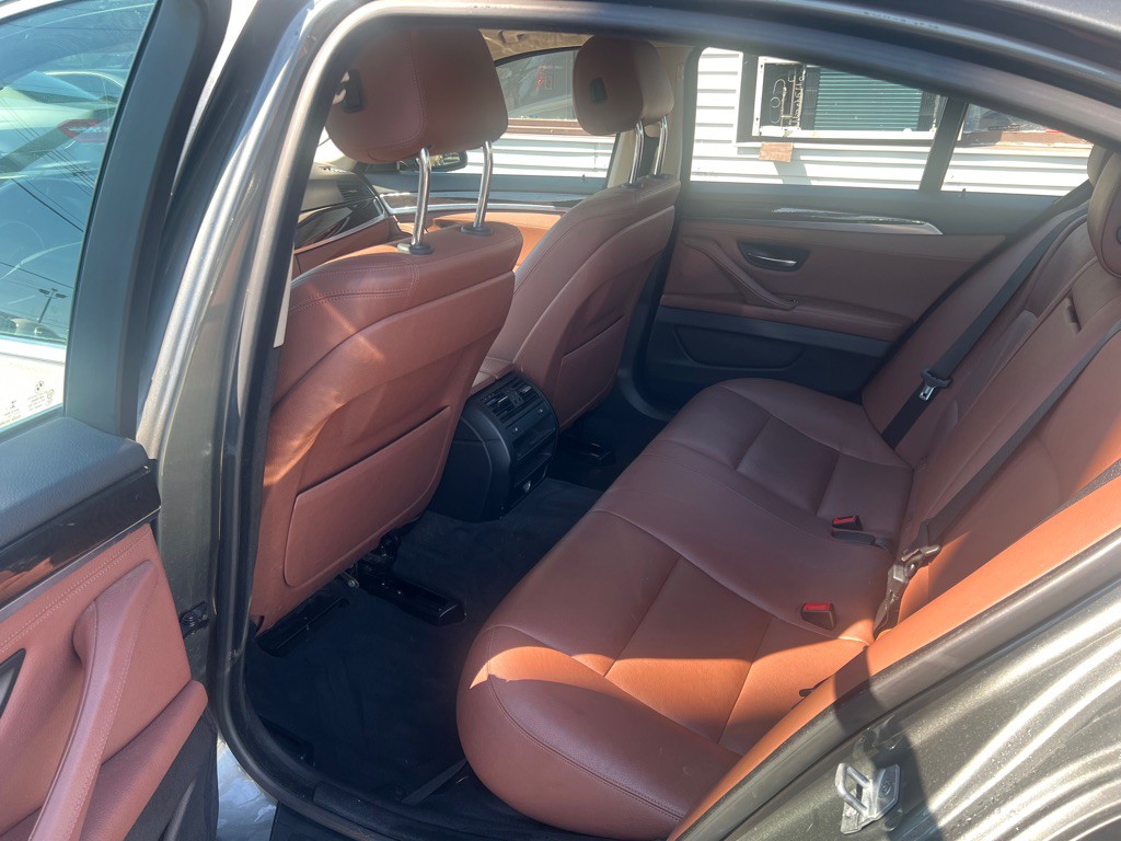 2014 BMW 5 Series Image 17