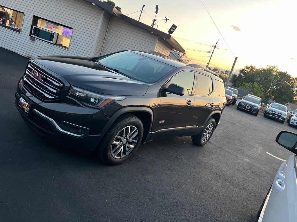 2017 GMC Acadia Image 3