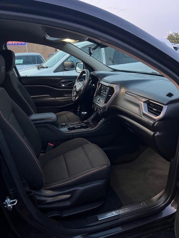 2017 GMC Acadia Image 7