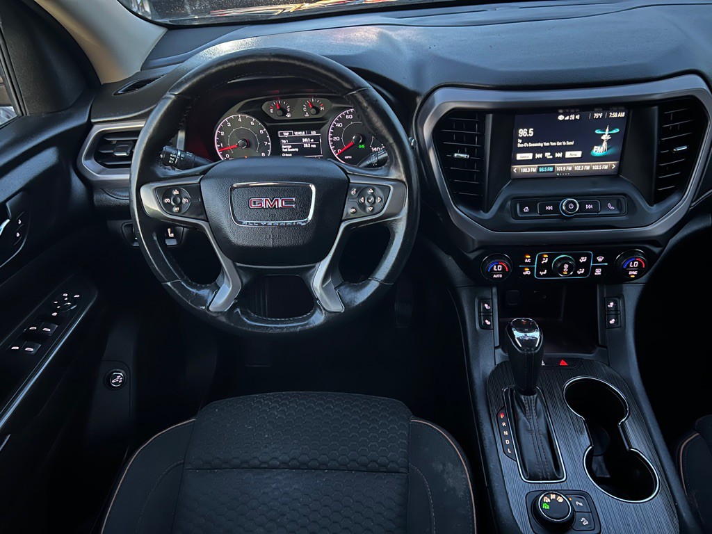 2017 GMC Acadia Image 8
