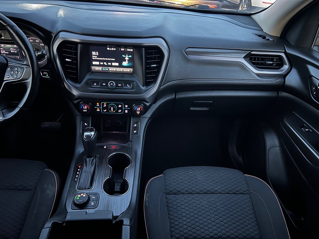 2017 GMC Acadia Image 9