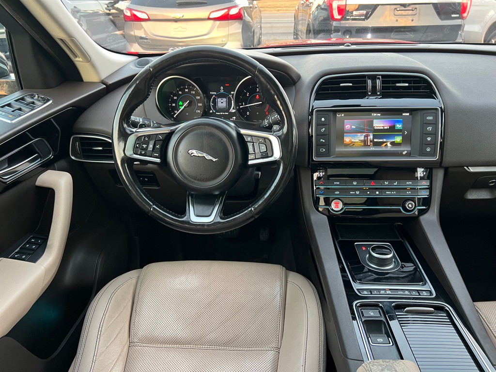 2018 Jaguar F-PACE Image 12
